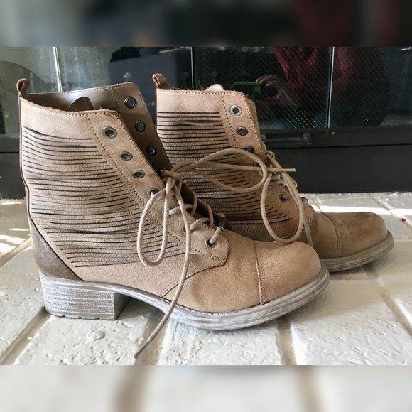 Sam Edelman Shoes - Beige Boots in US Size 8M (39) by Sam Edelman
